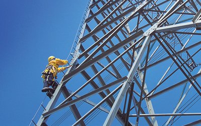 Escaleras verticales fijas integradas para mayor eficiencia en el espacio